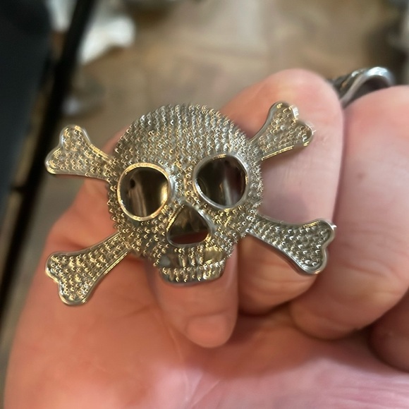 Metal skull and crossbones ring elastic stretch band - Picture 3 of 9